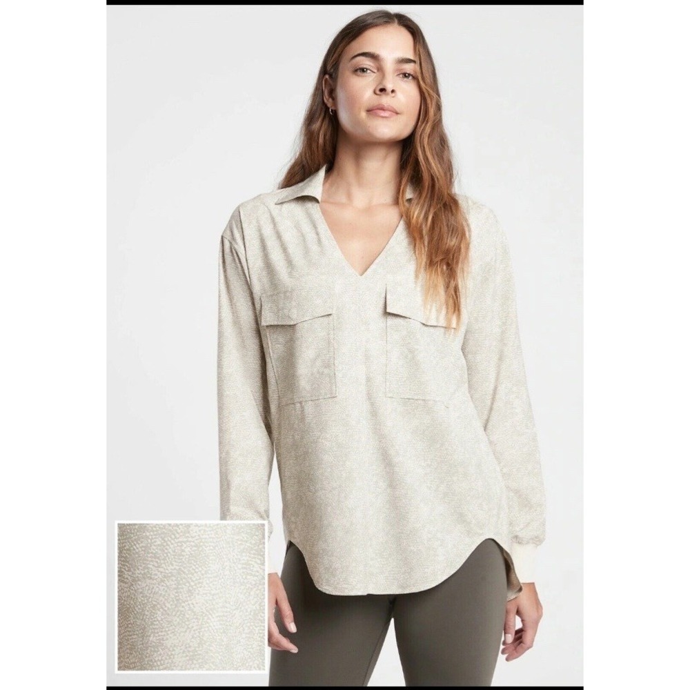 Athleta Women Medium Zuma Printed Top Long Sleeve Pockets Viper Grey Flowy Chic